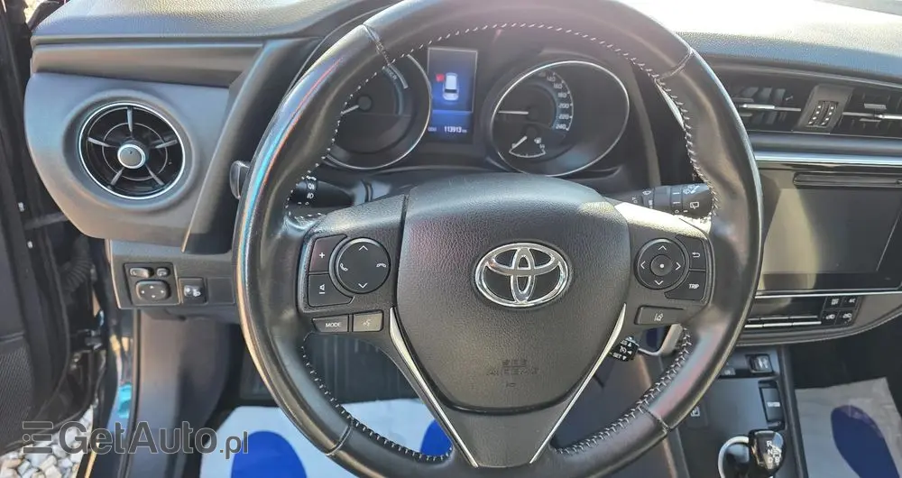 TOYOTA Auris 