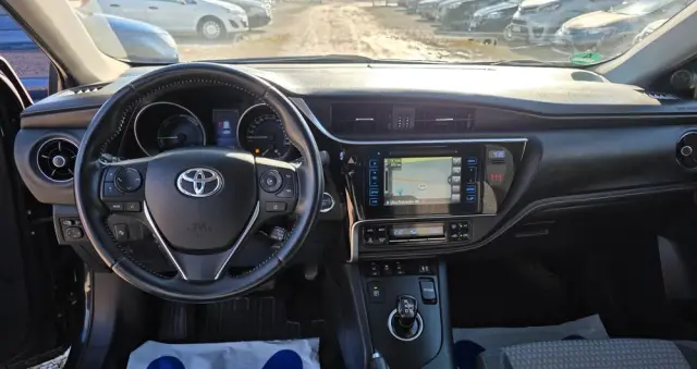 TOYOTA Auris 