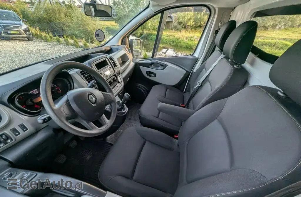RENAULT Trafic 