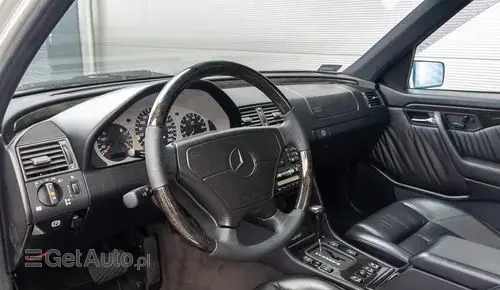 MERCEDES-BENZ Klasa C AMG 