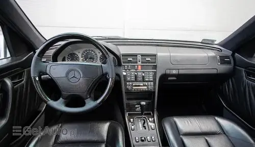 MERCEDES-BENZ Klasa C AMG 