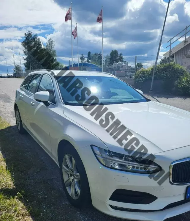 VOLVO V90 