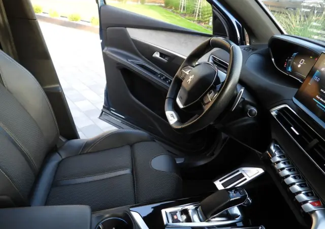 PEUGEOT 3008 225 e-EAT8 GT Pack
