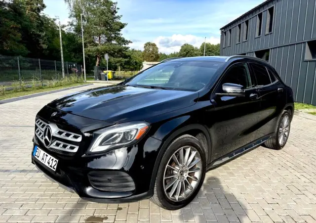 MERCEDES-BENZ GLA 250 4-Matic