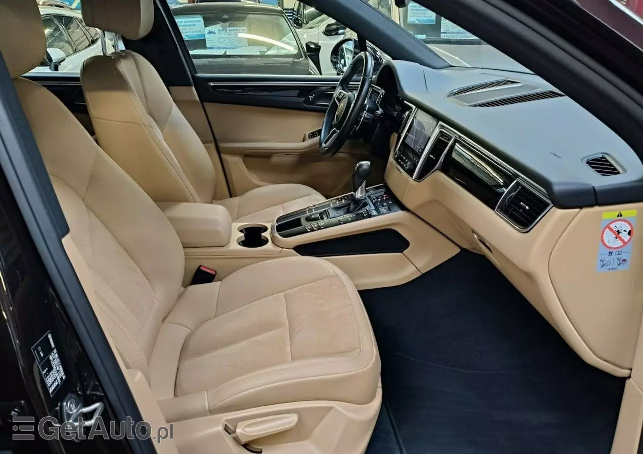 PORSCHE Macan Standard
