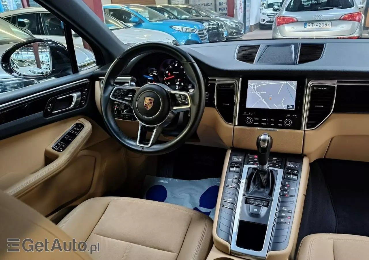PORSCHE Macan Standard