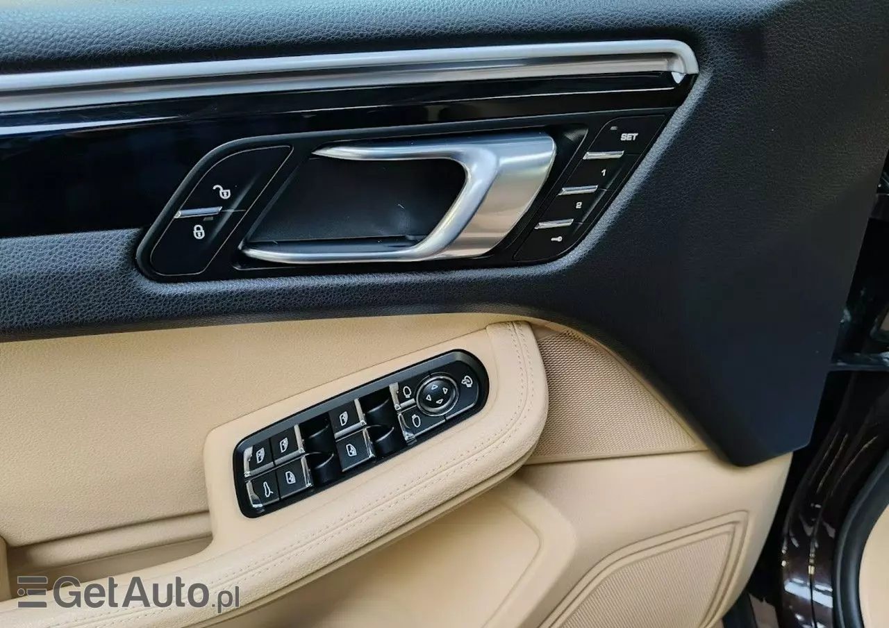 PORSCHE Macan Standard