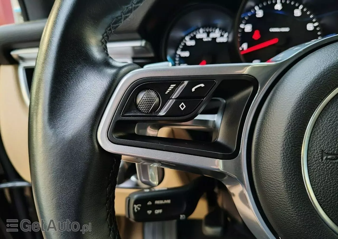PORSCHE Macan Standard