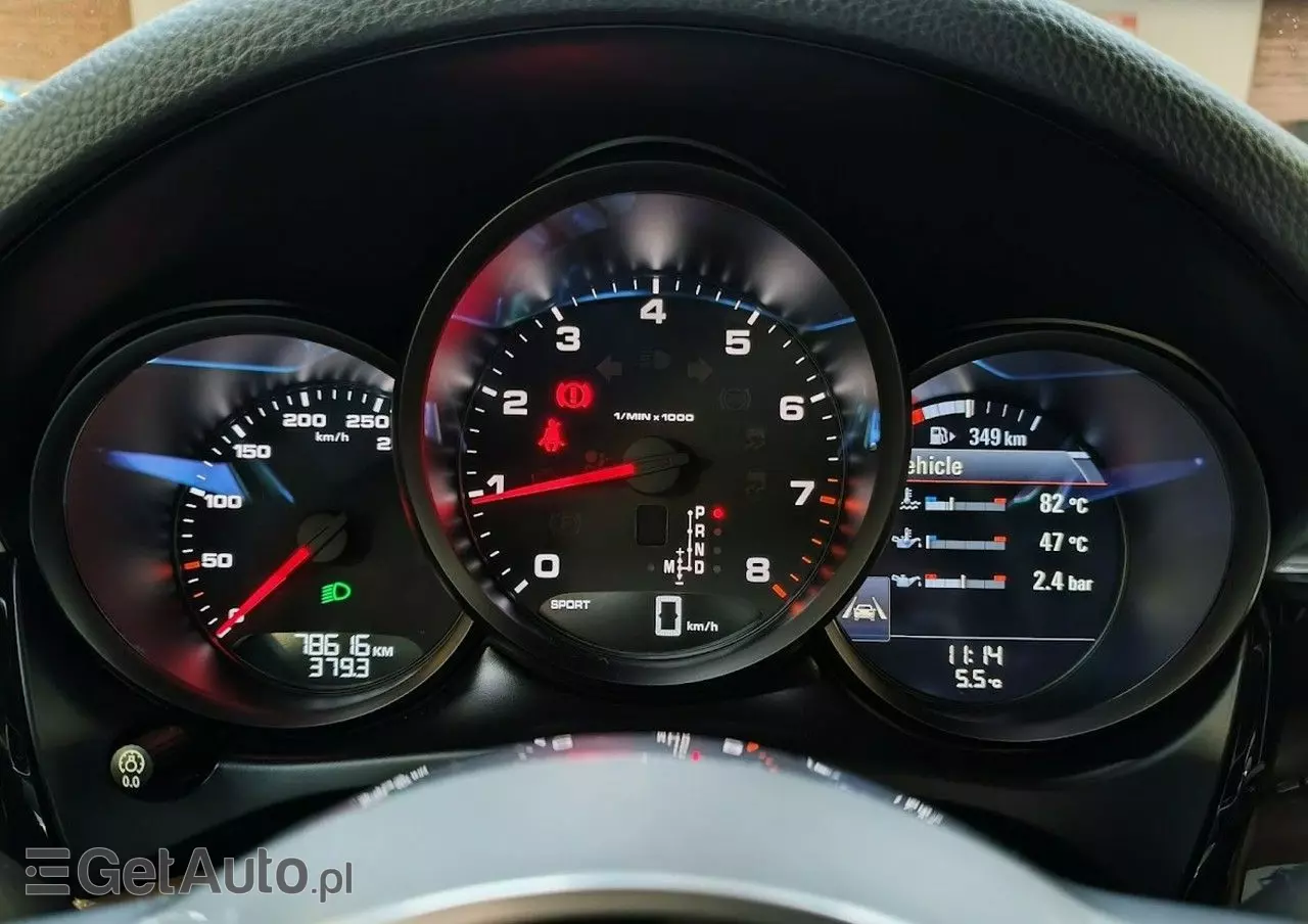 PORSCHE Macan Standard