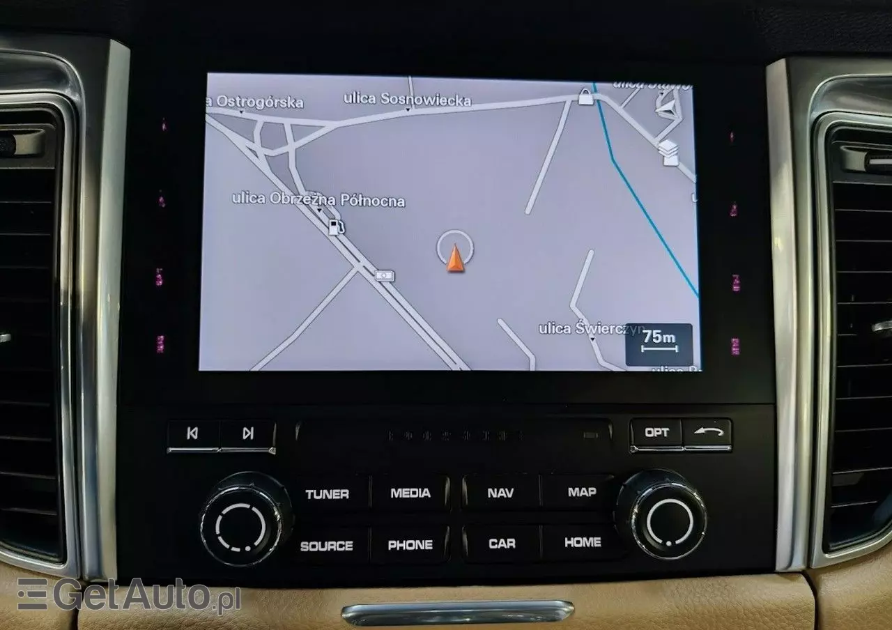 PORSCHE Macan Standard