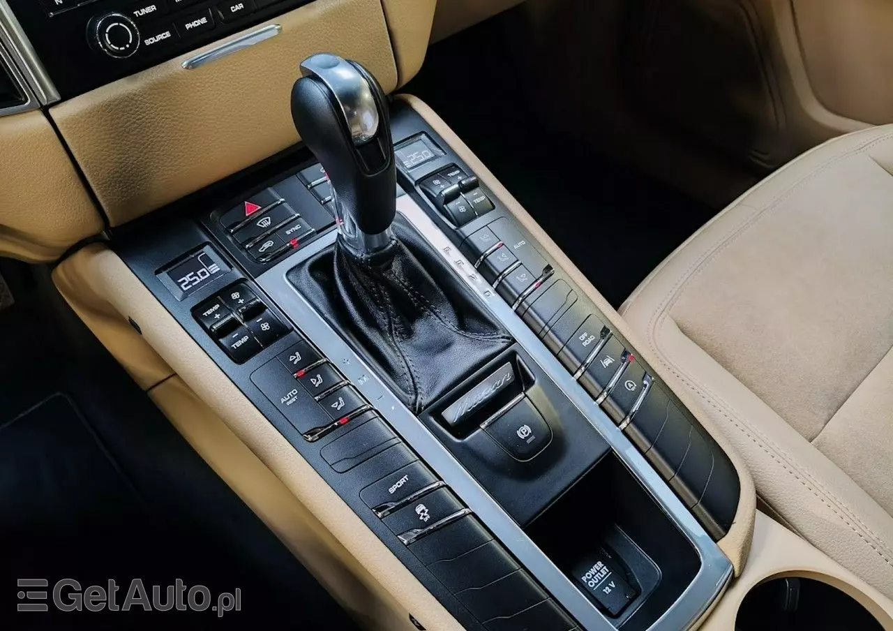 PORSCHE Macan Standard