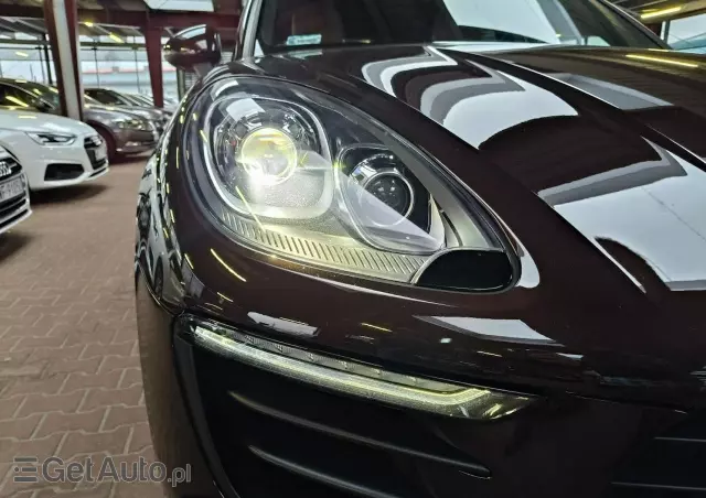 PORSCHE Macan Standard