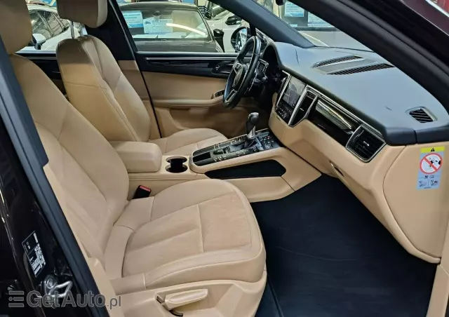 PORSCHE Macan Standard