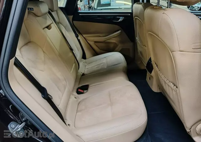 PORSCHE Macan Standard