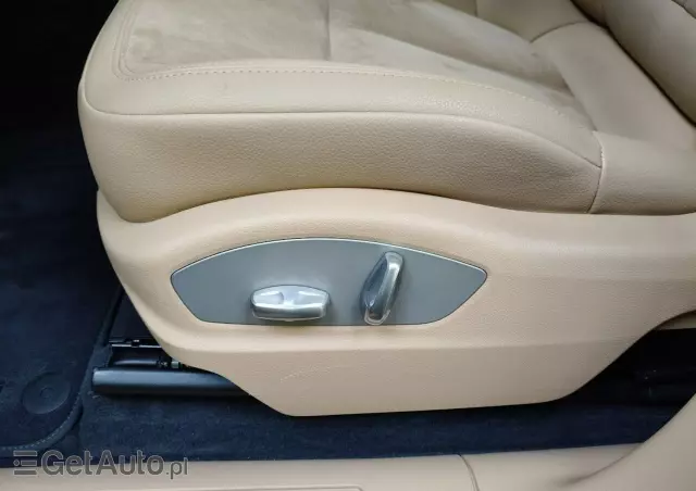 PORSCHE Macan Standard