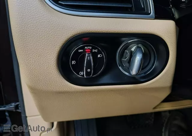 PORSCHE Macan Standard