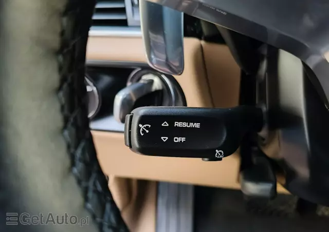 PORSCHE Macan Standard