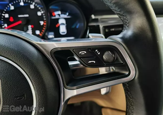 PORSCHE Macan Standard