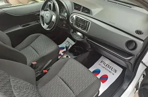 TOYOTA Yaris 