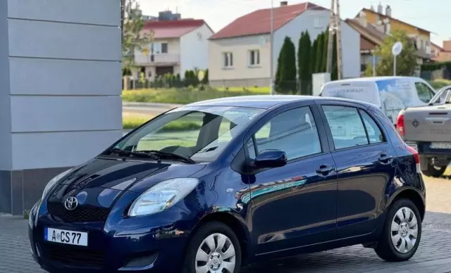 TOYOTA Yaris 