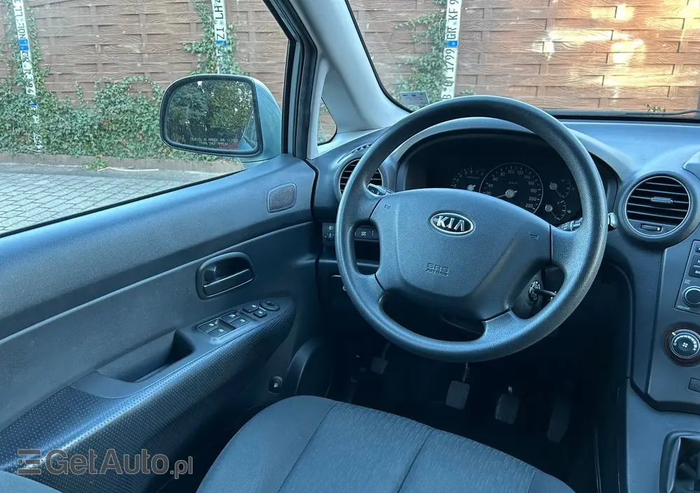 KIA Carens 