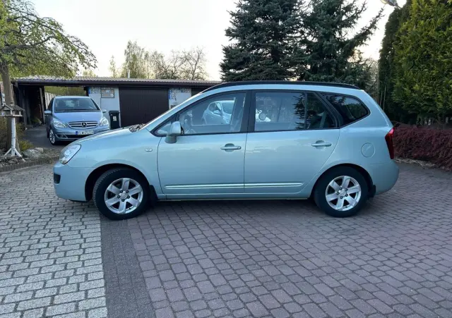 KIA Carens 
