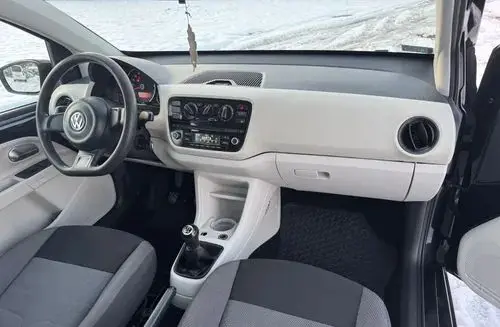 VOLKSWAGEN Up! 
