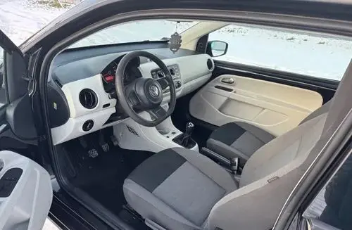 VOLKSWAGEN Up! 