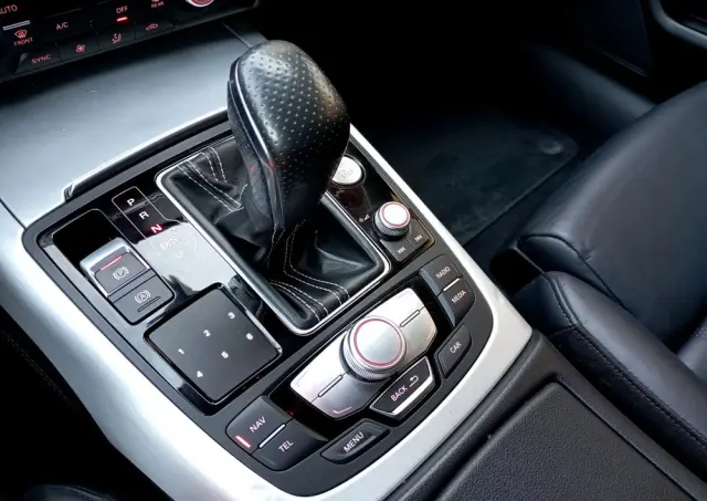 AUDI A6 Avant 2.0 TDI Ultra S tronic