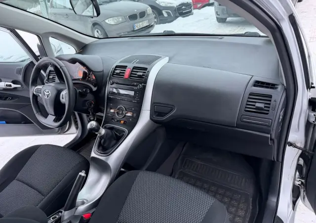 TOYOTA Auris 1.33 VVT-i Life