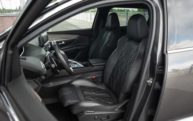 PEUGEOT 5008 1.6 PureTech GT Pack S&S EAT8