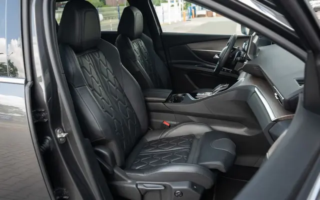 PEUGEOT 5008 1.6 PureTech GT Pack S&S EAT8