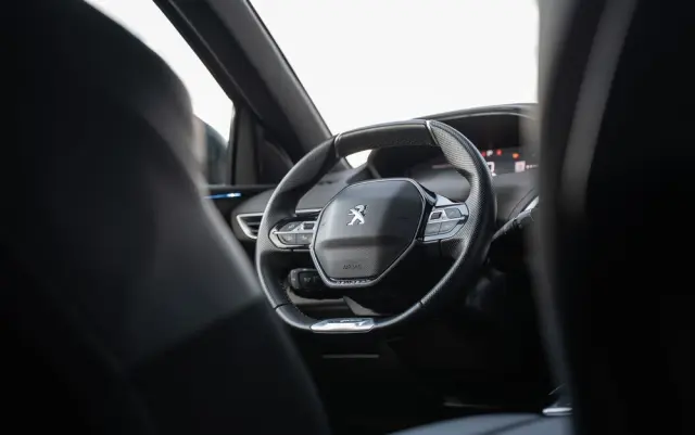 PEUGEOT 5008 1.6 PureTech GT Pack S&S EAT8