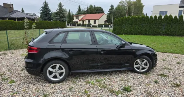 AUDI A3 Sportback 1.6 TDI (clean diesel) S line Sportpaket