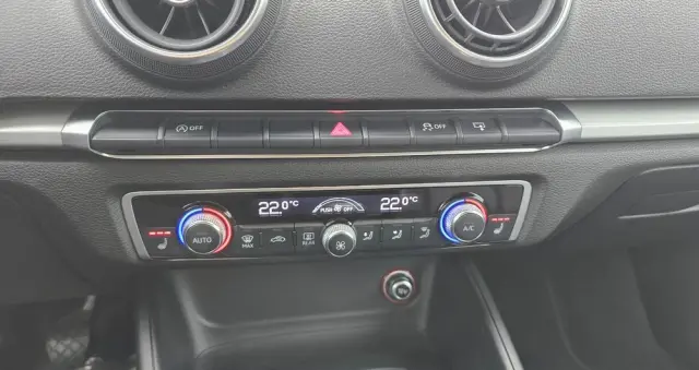 AUDI A3 Sportback 1.6 TDI (clean diesel) S line Sportpaket