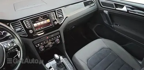 VOLKSWAGEN Golf Sportsvan 