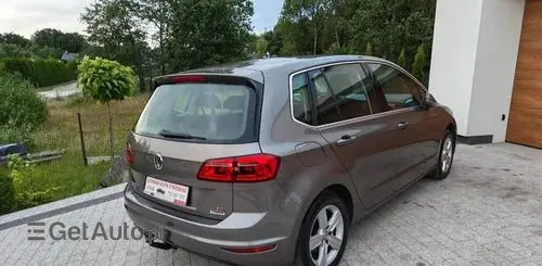 VOLKSWAGEN Golf Sportsvan 