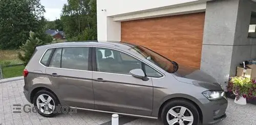 VOLKSWAGEN Golf Sportsvan 