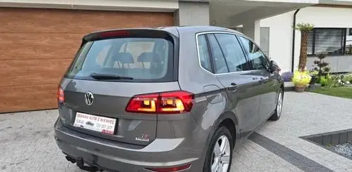 VOLKSWAGEN Golf Sportsvan 