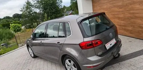 VOLKSWAGEN Golf Sportsvan 