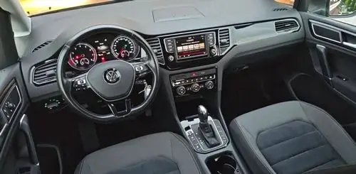 VOLKSWAGEN Golf Sportsvan 