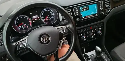 VOLKSWAGEN Golf Sportsvan 