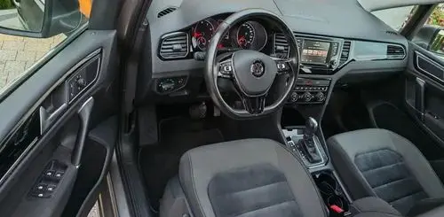 VOLKSWAGEN Golf Sportsvan 