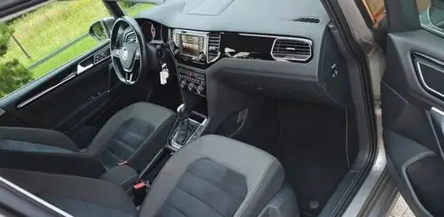 VOLKSWAGEN Golf Sportsvan 