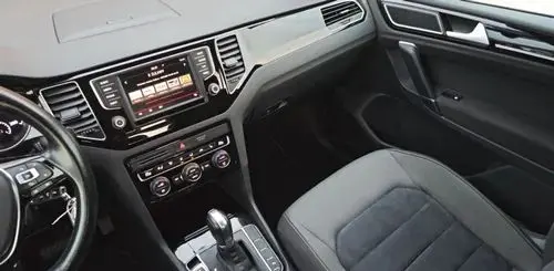 VOLKSWAGEN Golf Sportsvan 