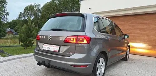 VOLKSWAGEN Golf Sportsvan 