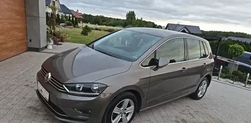 VOLKSWAGEN Golf Sportsvan 