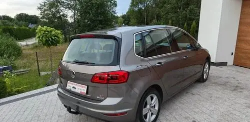 VOLKSWAGEN Golf Sportsvan 