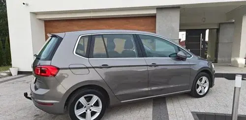 VOLKSWAGEN Golf Sportsvan 