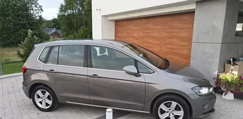 VOLKSWAGEN Golf Sportsvan 